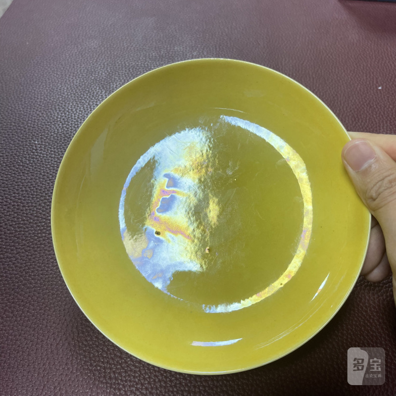 清雍正 黄釉暗刻缠枝莲纹盘 - 图8
